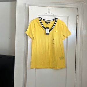 Tommy Hilfiger tee sz medium